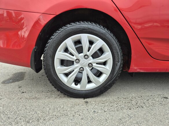 2013 Hyundai Solaris I, красный, 685000 рублей - вид 11