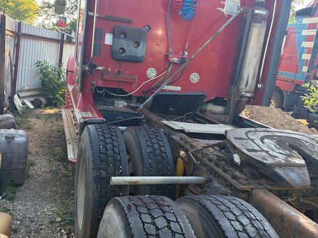 2003 Freightliner Columbia, красный, 2000000 рублей, вид 3