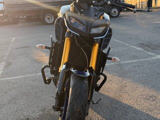 2018 Yamaha MT-09 (FZ-09), серый, 1020000 рублей, вид 4