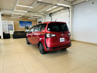 2016 Toyota Sienta II, красный, 1279000 рублей, вид 4