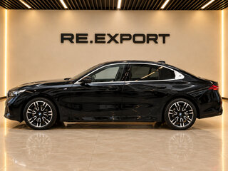 2024 BMW 5 серии Long 525Li VIII (G60/G61/G68), чёрный, 6200000 рублей, вид 3