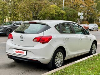 2013 Opel Astra J Рестайлинг, белый, 740000 рублей, вид 5