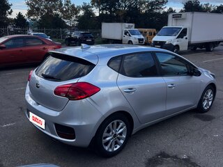2018 Kia Ceed II Рестайлинг, серебристый, 1620000 рублей, вид 4