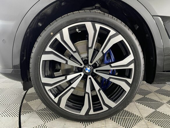 2026 BMW X7 40i I (G07) Рестайлинг, чёрный, 18800000 рублей - вид 6