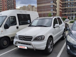 1999 Mercedes-Benz M-Класс 430 I (W163), белый, 800000 рублей, вид 1