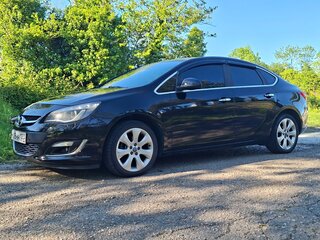 2013 Opel Astra J Рестайлинг, чёрный, 725000 рублей, вид 1