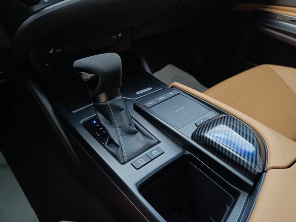 2018 Lexus ES 300h VII, белый, 4200000 рублей - вид 9