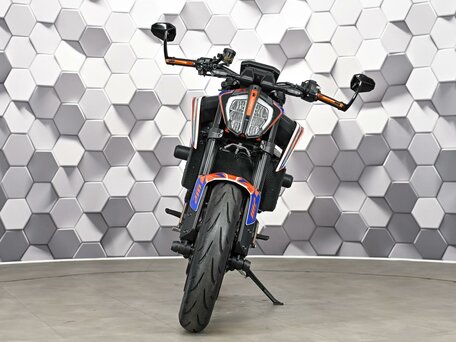 2021 KTM 890 Duke R, белый, 775000 рублей, вид 5
