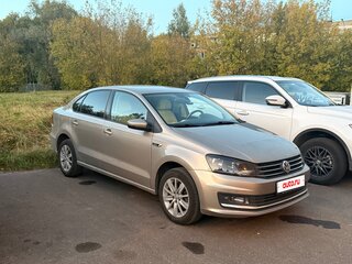 2017 Volkswagen Polo V Рестайлинг, бежевый, 900000 рублей, вид 2