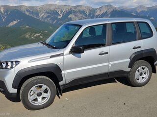 2025 Lada (ВАЗ) Niva Travel I, серебристый, 1350000 рублей, вид 2