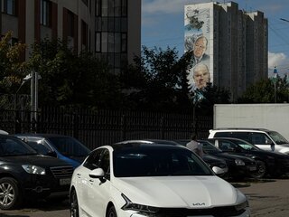 2021 Kia K5 III, белый, 2750000 рублей, вид 1