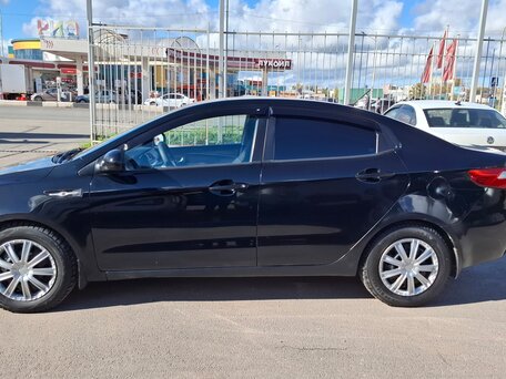 2013 Kia Rio III, чёрный, 575000 рублей, вид 5