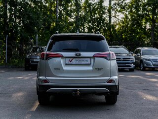2018 Toyota RAV4 IV (XA40) Рестайлинг, серебристый, 1940000 рублей, вид 4
