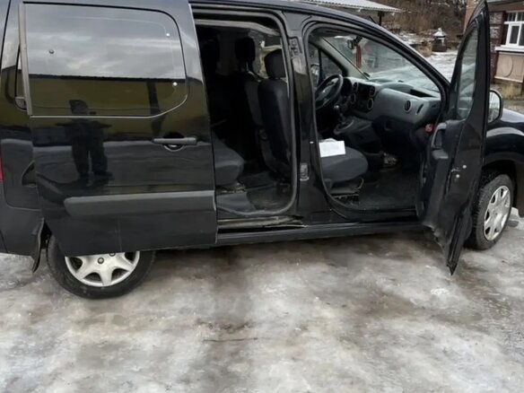2010 Peugeot Partner II, чёрный - вид 3
