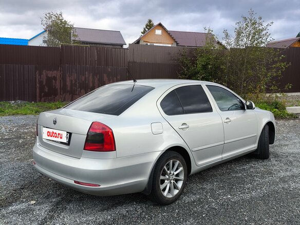 2011 Skoda Octavia II (A5) Рестайлинг, серебристый, 800000 рублей - вид 2