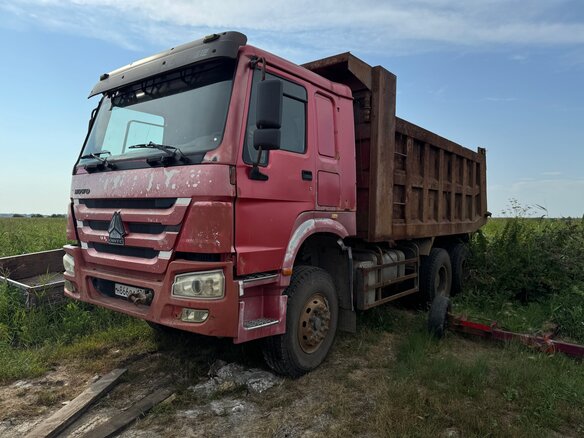 2011 Sinotruk Howo ZZ3327, красный, 1400000 рублей - вид 17