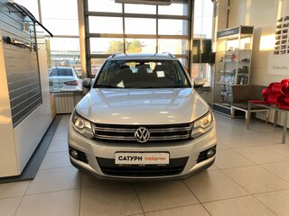 2016 Volkswagen Tiguan I Рестайлинг, серебристый, 1490000 рублей, вид 2