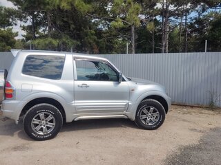 2001 Mitsubishi Pajero III, серебристый, 935000 рублей, вид 3