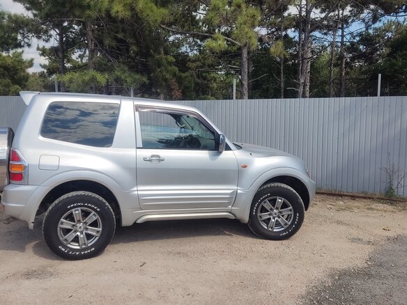 2001 Mitsubishi Pajero III, серебристый, 935000 рублей - вид 2