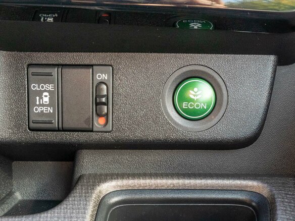 2015 Honda Stepwgn V, чёрный - вид 18