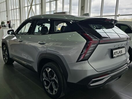 2026 Geely Atlas II, серебристый, 3499990 рублей, вид 3