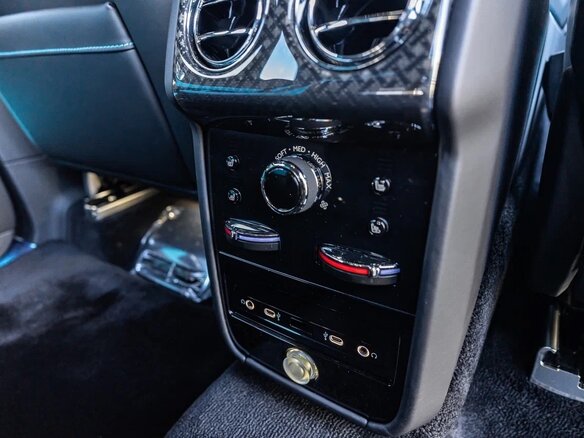 2025 Rolls-Royce Cullinan Black Badge I Рестайлинг (Series II), чёрный, 59990000 рублей - вид 31