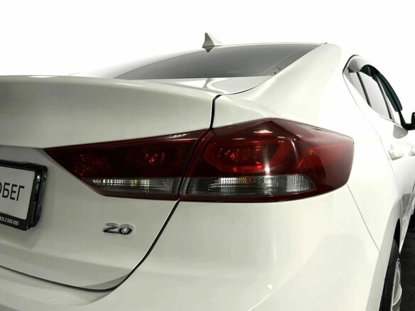 2017 Hyundai Elantra VI (AD), белый, 1600000 рублей - вид 19