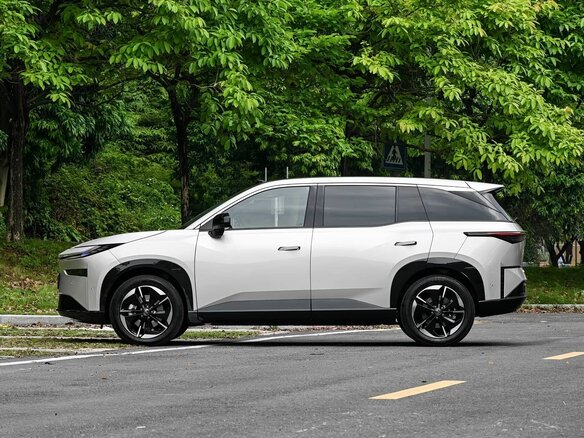 2026 Toyota bZ3X 58.3 kWh, серебристый, 2700000 рублей - вид 8