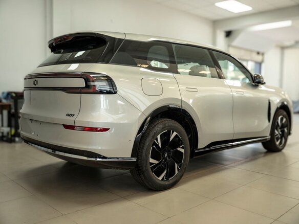2026 Changan Qiyuan Q07 21.5 kWh, серебристый, 3390000 рублей - вид 3
