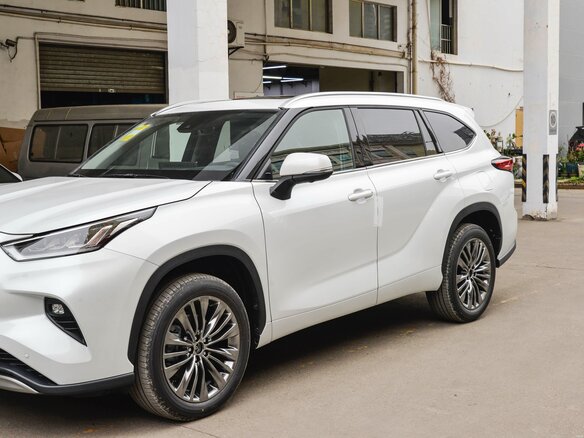 2026 Toyota Highlander IV (XU70), чёрный - вид 9