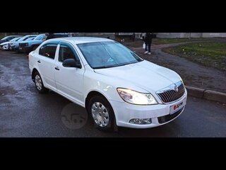 2013 Skoda Octavia II (A5) Рестайлинг, белый, 550000 рублей, вид 1