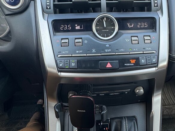 2018 Lexus NX 300h I Рестайлинг, серый, 4000000 рублей - вид 13