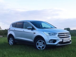 2017 Ford Kuga II Рестайлинг, серебристый, 1420000 рублей, вид 1