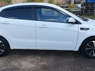 2014 Kia Rio 5-speed III, белый, 850000 рублей, вид 3