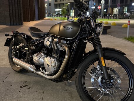 2017 Triumph Bonneville Bobber, серый, 1250000 рублей, вид 1