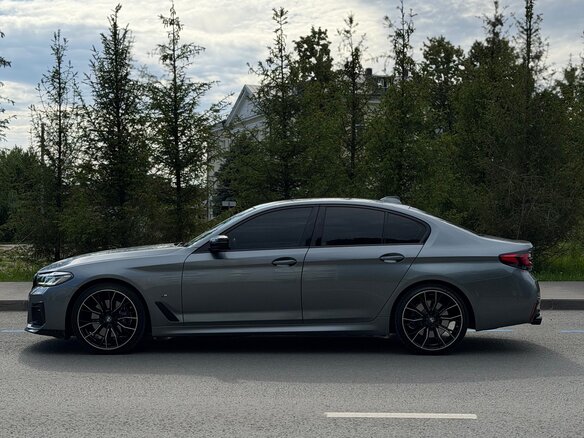 2020 BMW 5 серии 530i xDrive VII (G30/G31/G38) Рестайлинг, серый, 3699099 рублей - вид 5