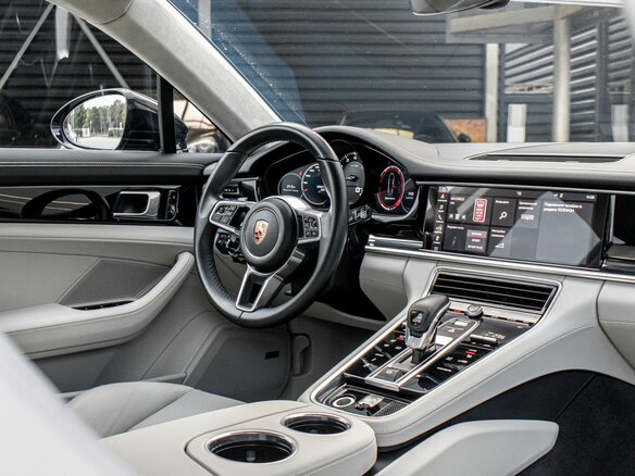 2018 Porsche Panamera 4 II, чёрный, 7700000 рублей - вид 24