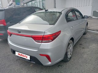 2017 Kia Rio IV, серебристый, 900000 рублей, вид 5