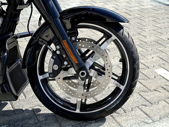 2026 Harley-Davidson Road Glide, чёрный, 3400000 рублей - вид 9