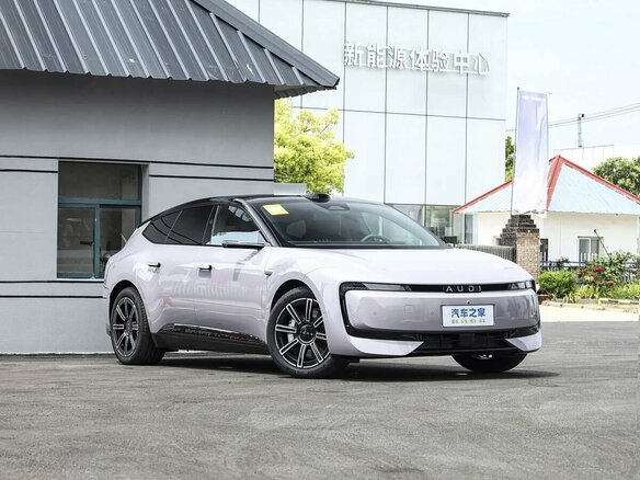 2026 Audi E5 83 kWh, серебристый, 7620000 рублей - вид 1