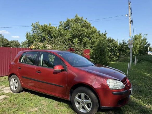 2005 Volkswagen Golf V, красный, 430000 рублей - вид 1