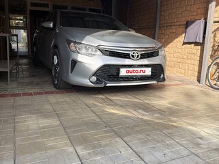 2015 Toyota Camry VII (XV50) Рестайлинг, серебристый, 1690000 рублей, вид 4