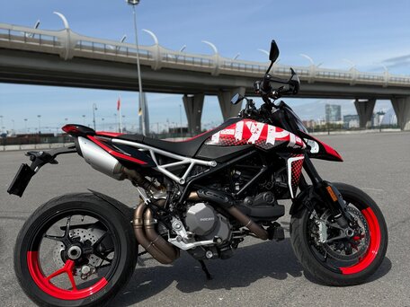 2022 Ducati Hypermotard, красный, 1499000 рублей, вид 1