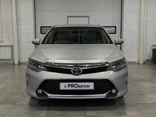 2017 Toyota Camry VII (XV50) Рестайлинг 2, серебристый, 1959000 рублей, вид 3