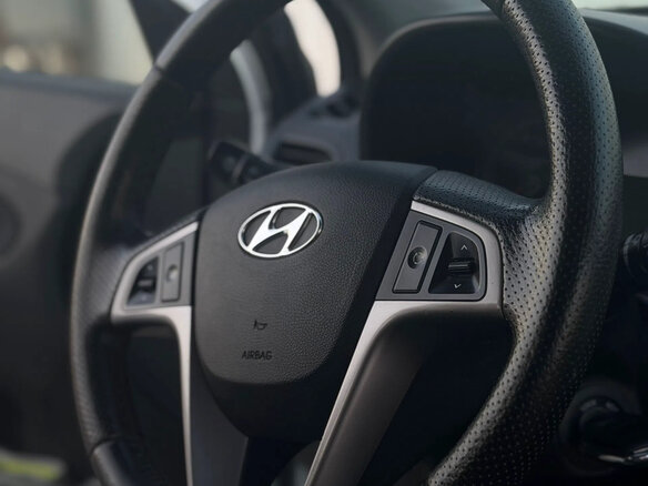 2014 Hyundai Solaris I Рестайлинг, белый, 920000 рублей - вид 9