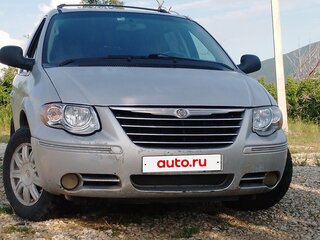2005 Chrysler Town & Country IV Рестайлинг, серебристый, 690000 рублей, вид 2
