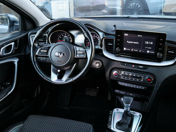 2020 Kia Ceed III, серебристый - вид 9