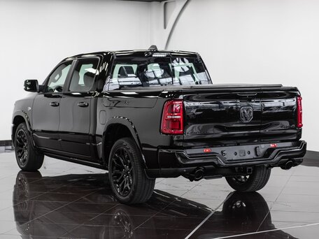 2026 Ram 1500 Crew Cab eTorque V Рестайлинг, чёрный, 11090000 рублей, вид 4