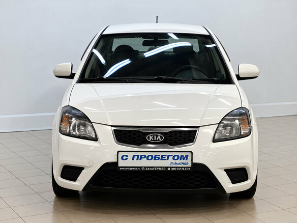 2011 Kia Rio II Рестайлинг, белый - вид 1