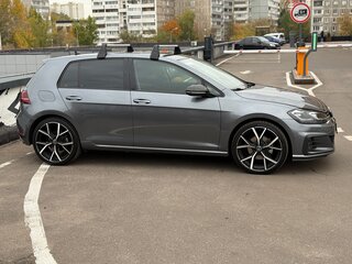 2020 Volkswagen Golf VII Рестайлинг, серый, 1900000 рублей, вид 4